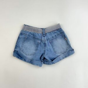 SHORT RAY COM FLOR DE APLIQUE BOLSO - Imagem 3